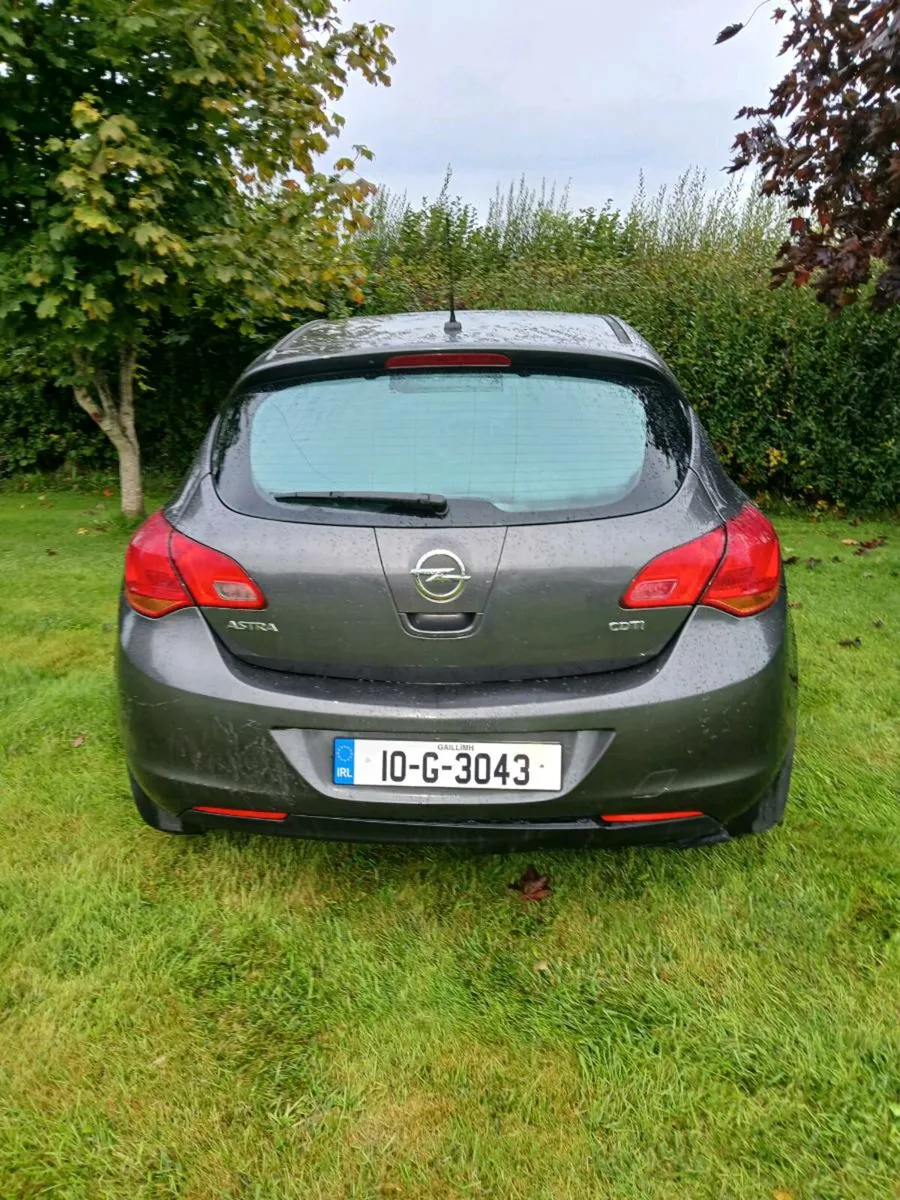 Opel Astra Diesel, 2010 - Image 2