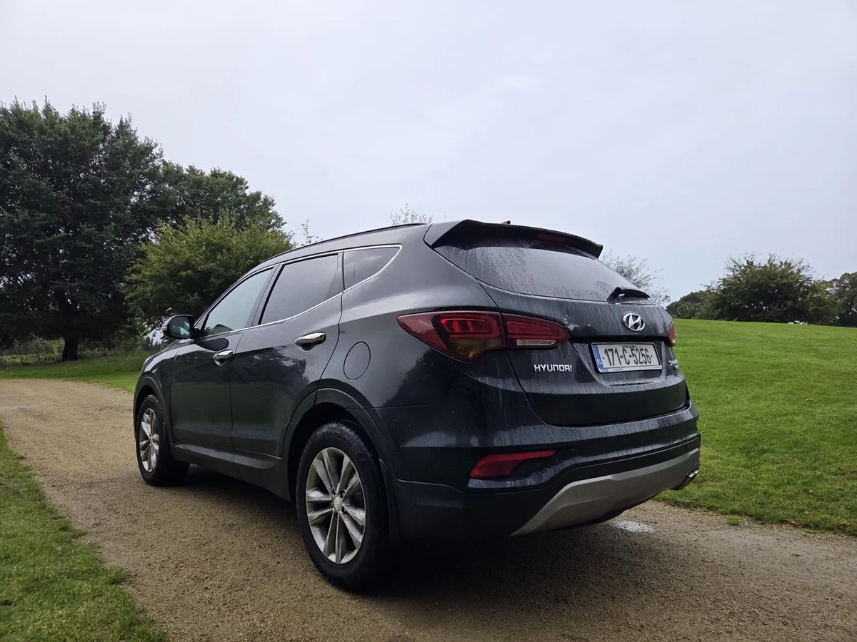 2017 Hyundai Santa Fe Automatic - Image 4