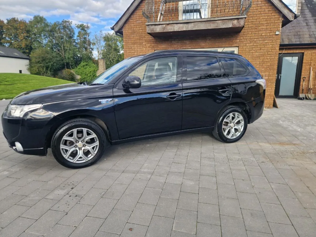 Mitsubishi outlander Automatic 4x4 new nct - Image 3