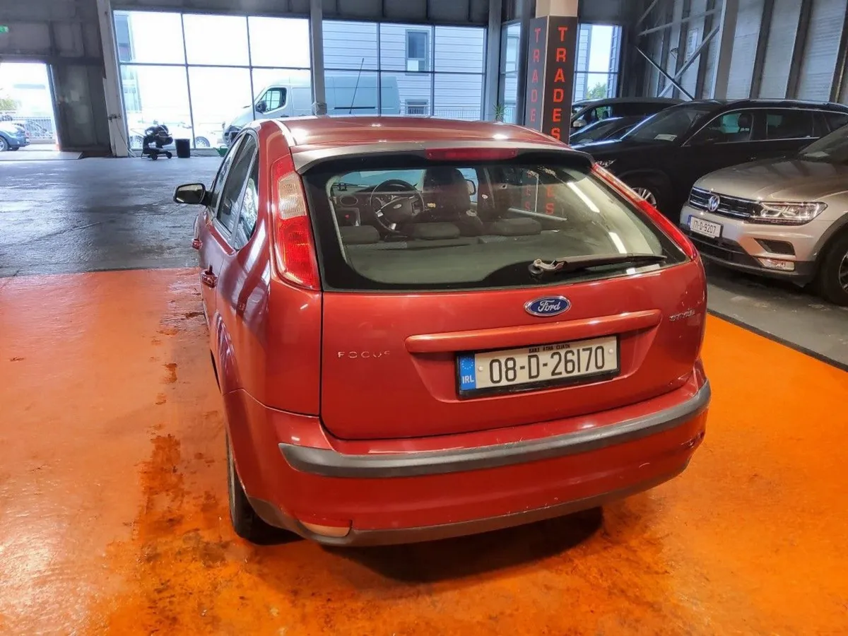Ford Focus 1.4i Style - Image 4