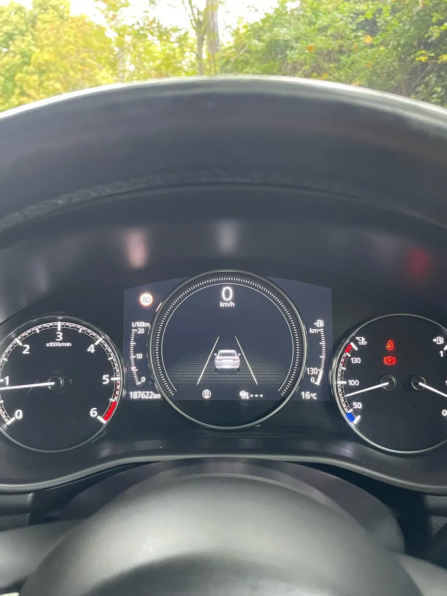 Mazda 3 Platinum 2019 - Image 2