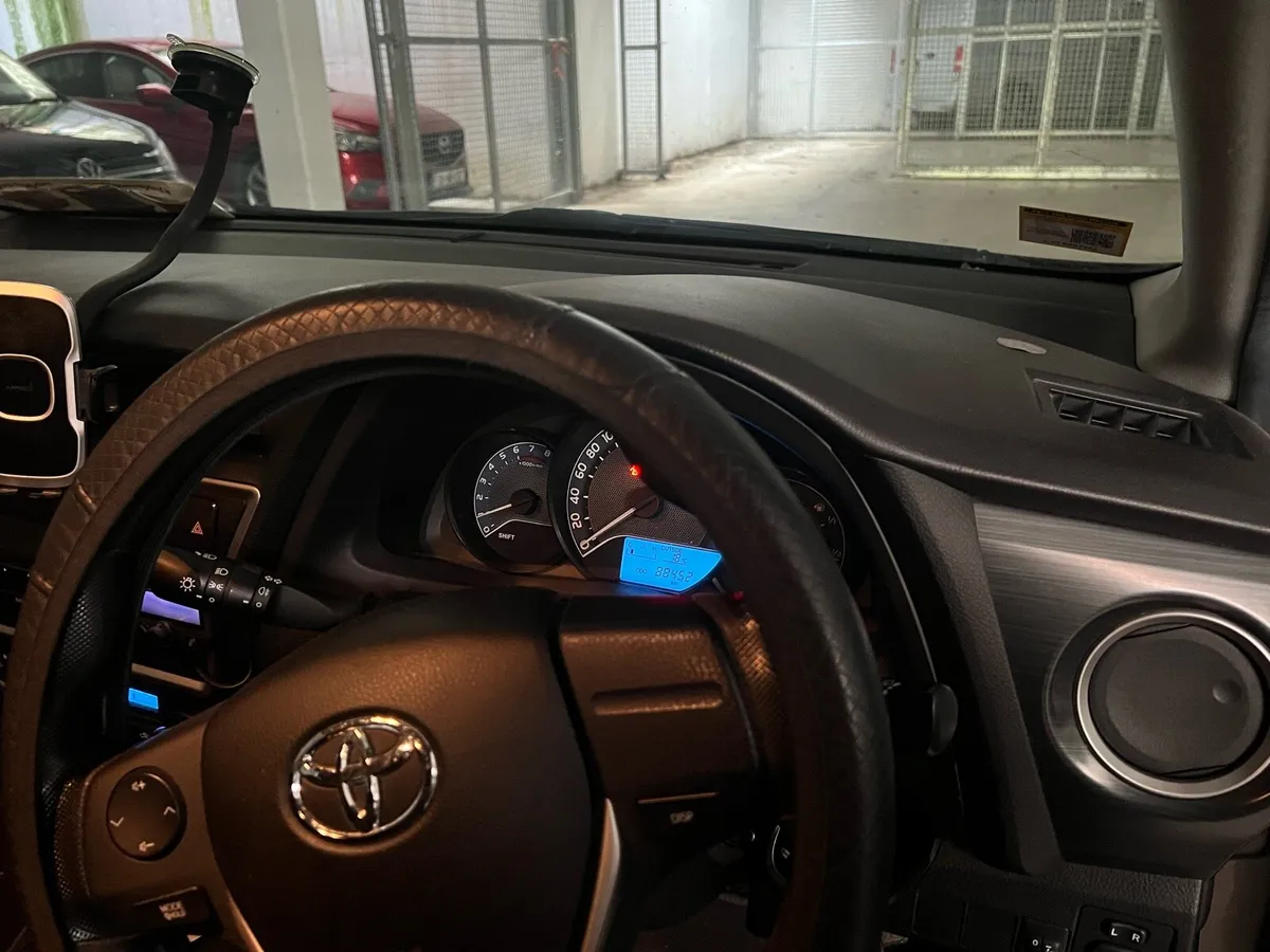 Toyota Auris - Image 2