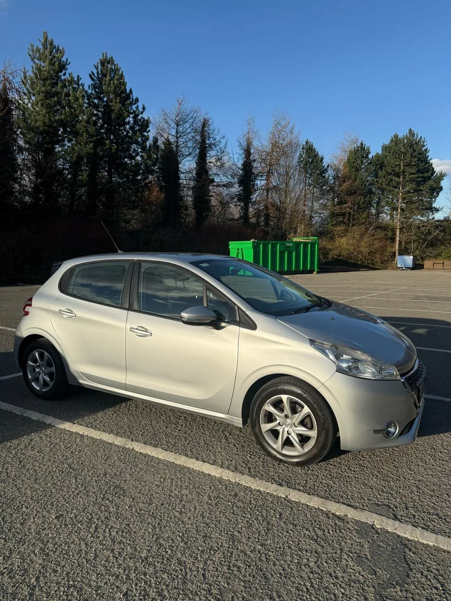 Peugeot 208 2014 - Image 2