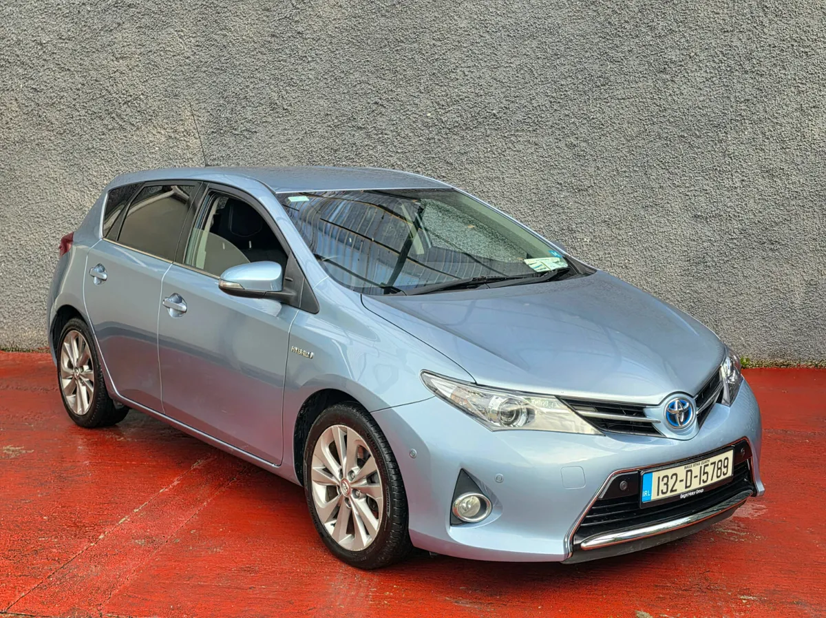 2013 Toyota Auris 1.8 auto hybrid full option - Image 4