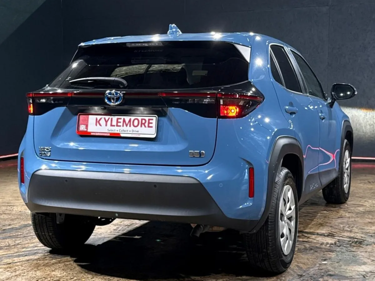 Toyota Yaris Cross 1.5 HYBRID AUTOMATIC - REVERSE - Image 3