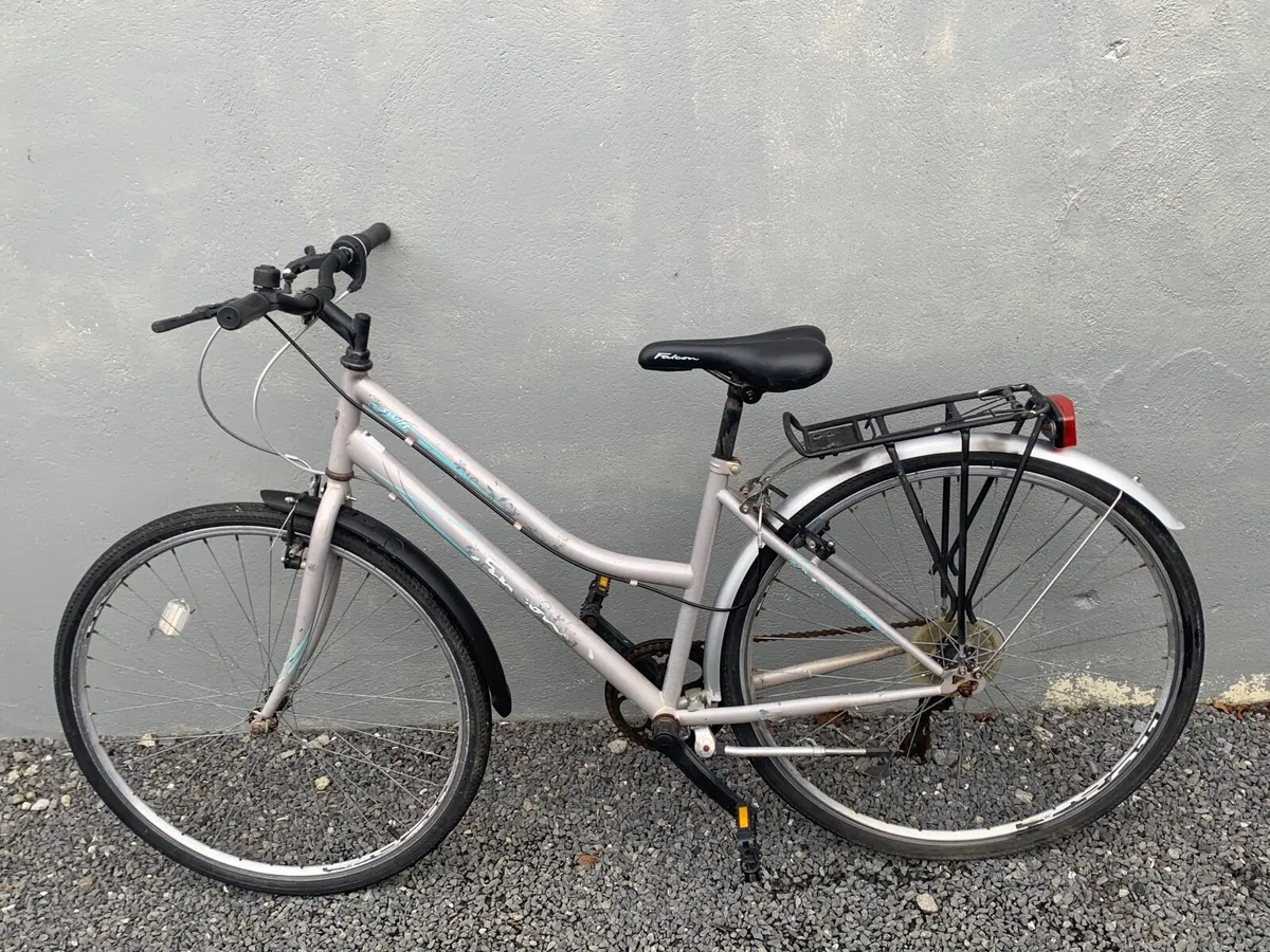 Ladies bicycle - Image 1
