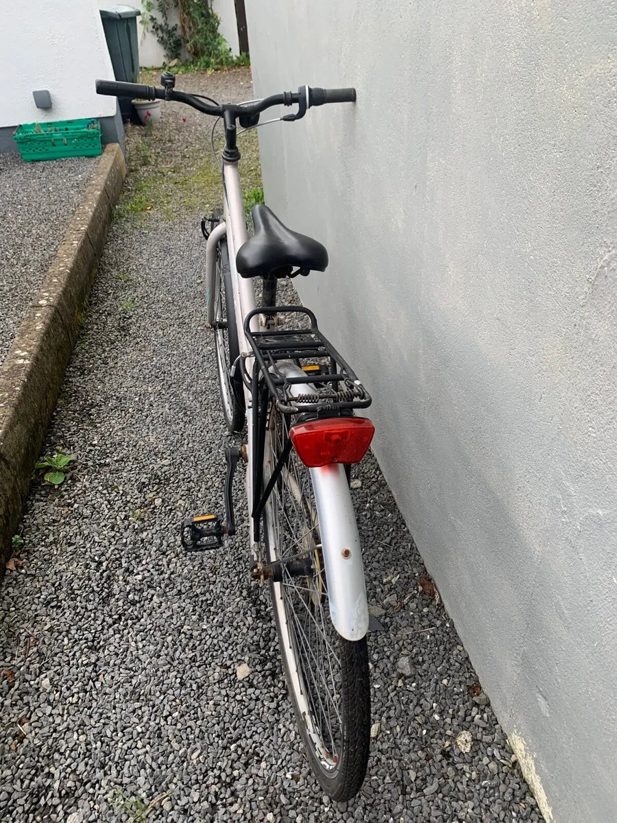 Ladies bicycle - Image 3