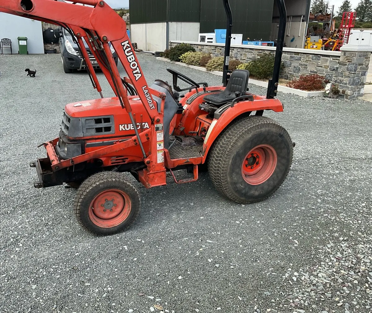 Kubota ST 30 Compact Tractor - Image 4