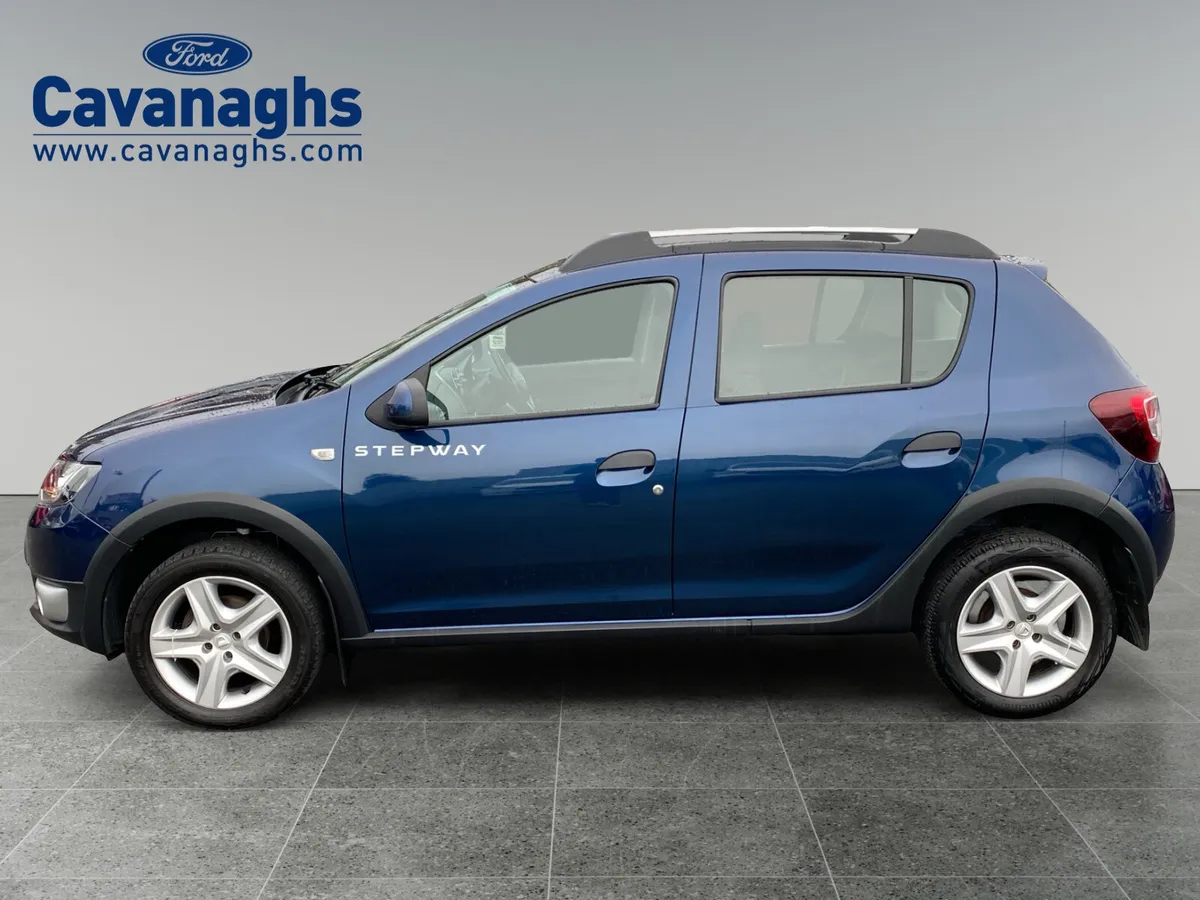 2017 Dacia Sandero Stepway Signature - Image 2