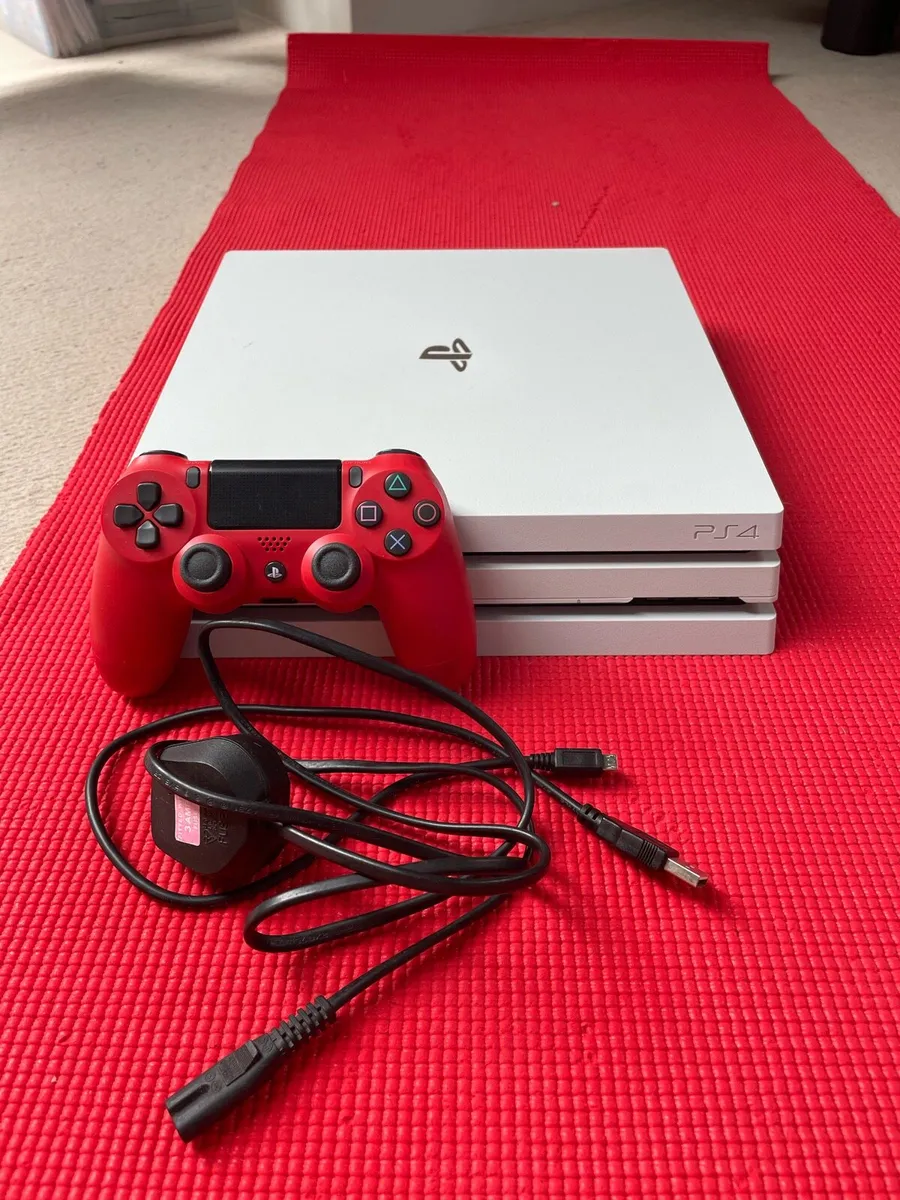 PS4 PRO (WHITE) - Image 1