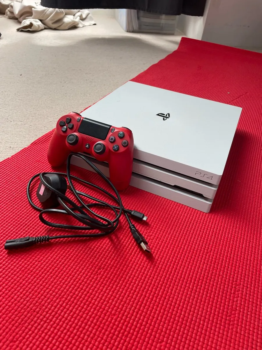 PS4 PRO (WHITE) - Image 2