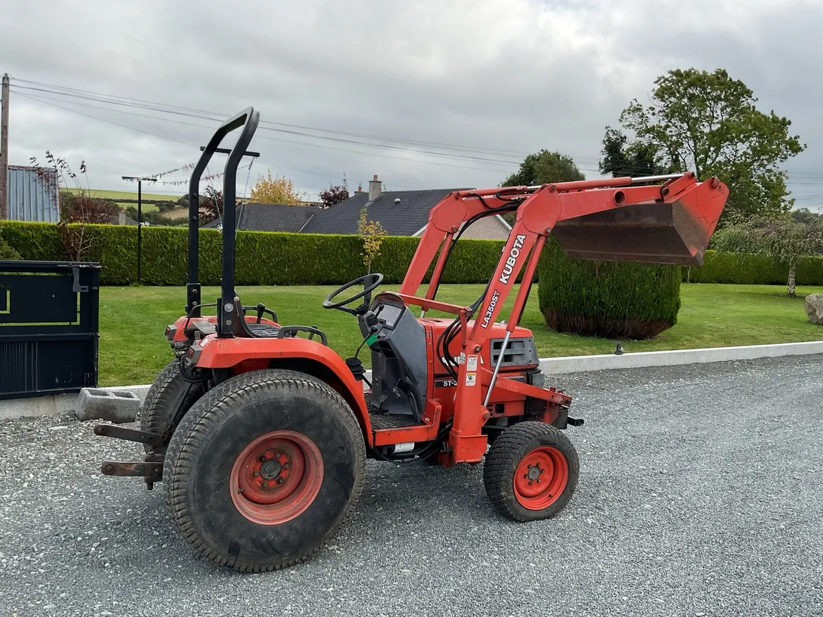 Kubota ST 30 Compact Tractor - Image 1