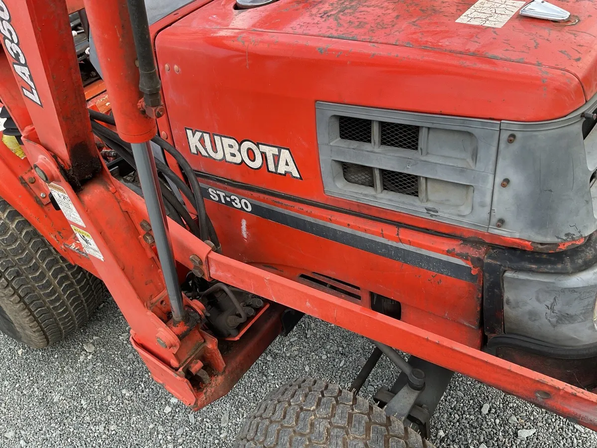 Kubota ST 30 Compact Tractor - Image 3
