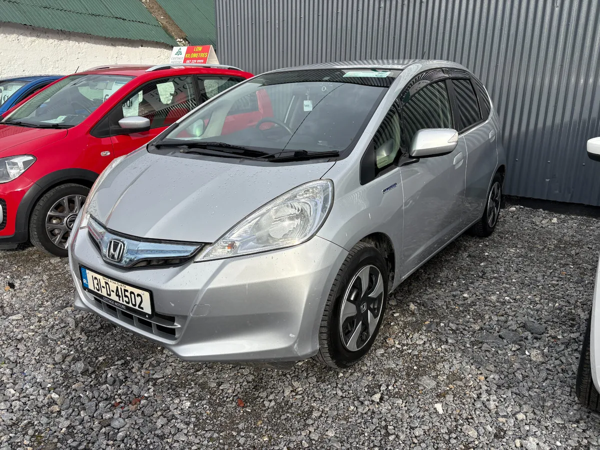 Honda Fit 1.3 Auto PETROL HYBRID - Image 2