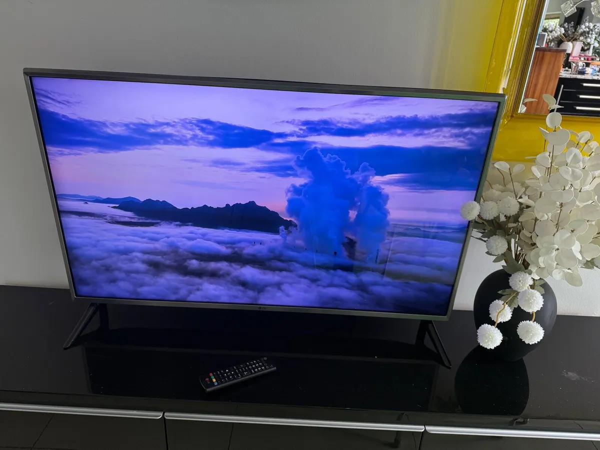 LG 43 inch SMART 4K ULTRA HD TV in swords - Image 4