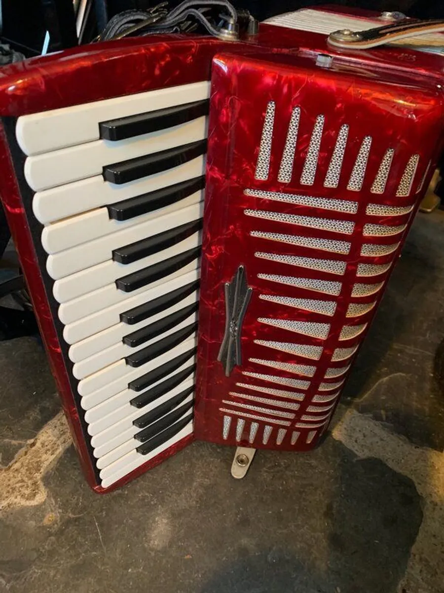Rare Yamaha Piano Accordion - Image 4