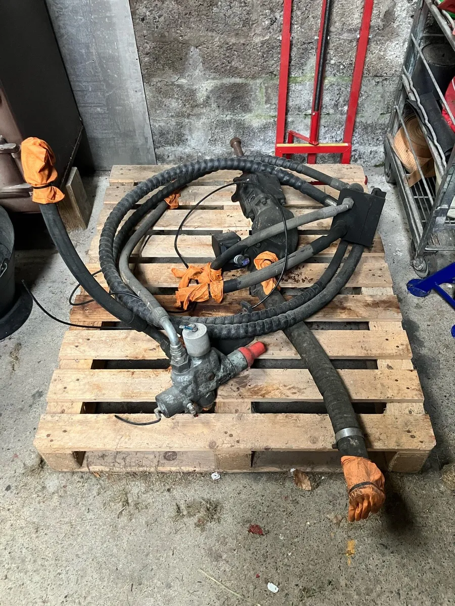Tipping Gear - Image 1