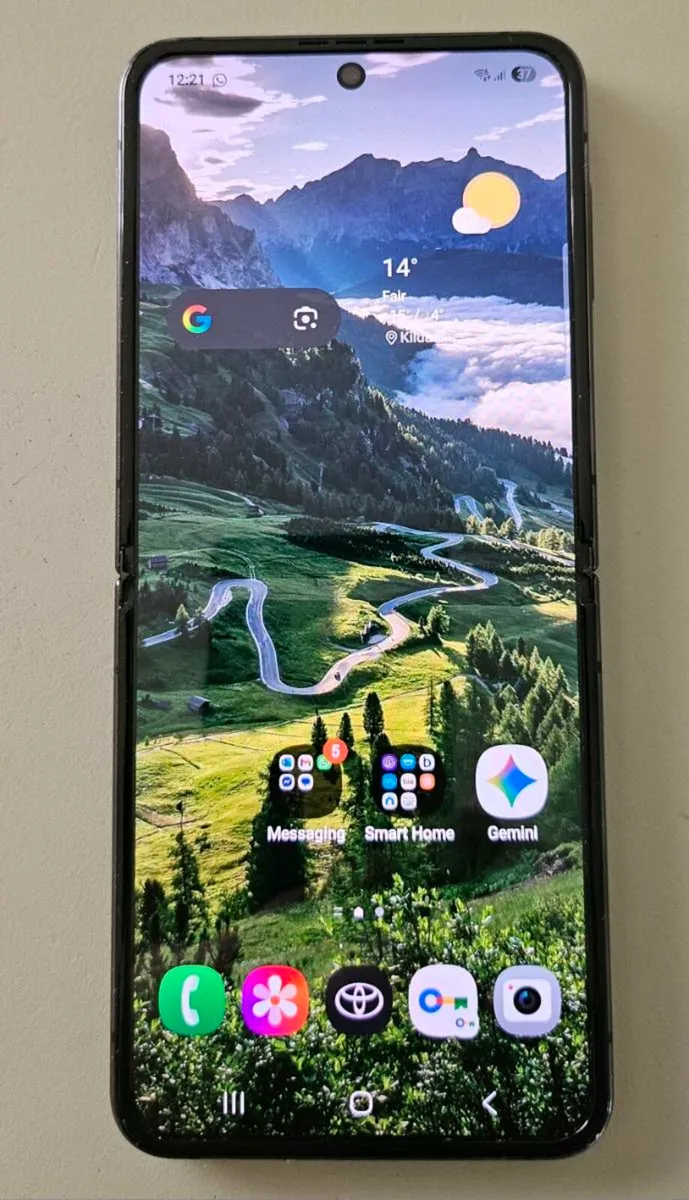 Samsung Galaxy Z Flip4 5g 512GB unlocked - Image 2