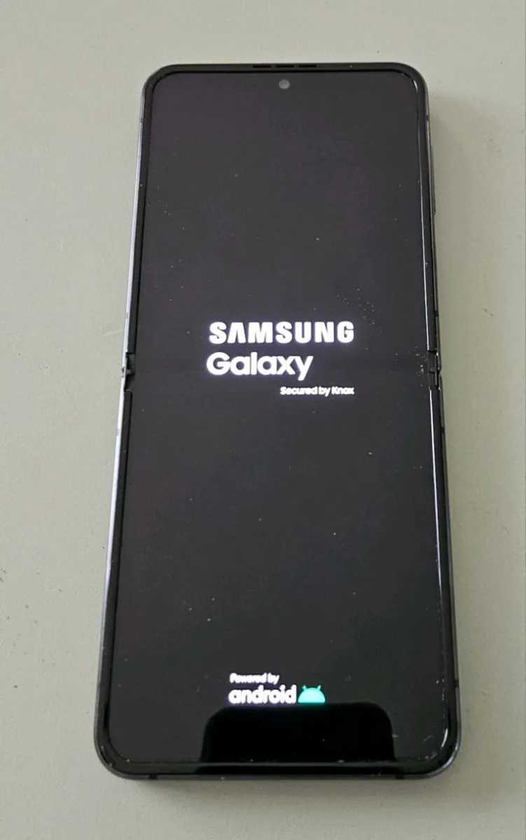 Samsung Galaxy Z Flip4 5g 512GB unlocked - Image 3