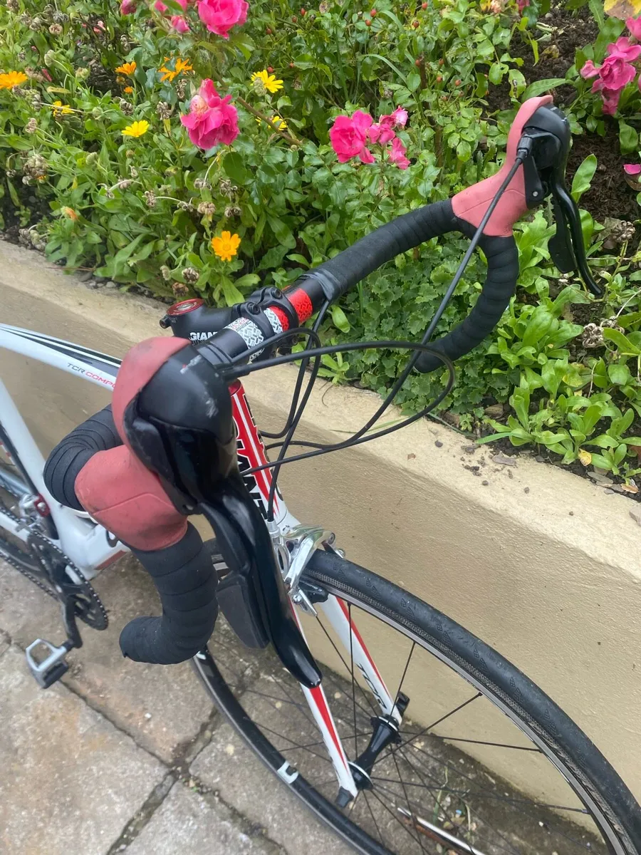 GIANT TCR FULL CARBON BIKE - Image 4