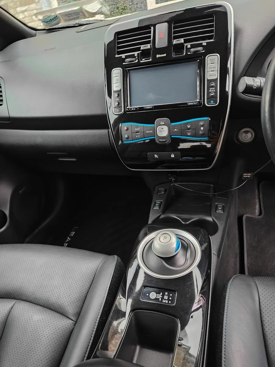 Nissan Leaf 2015 Tekna 24KW - Image 2