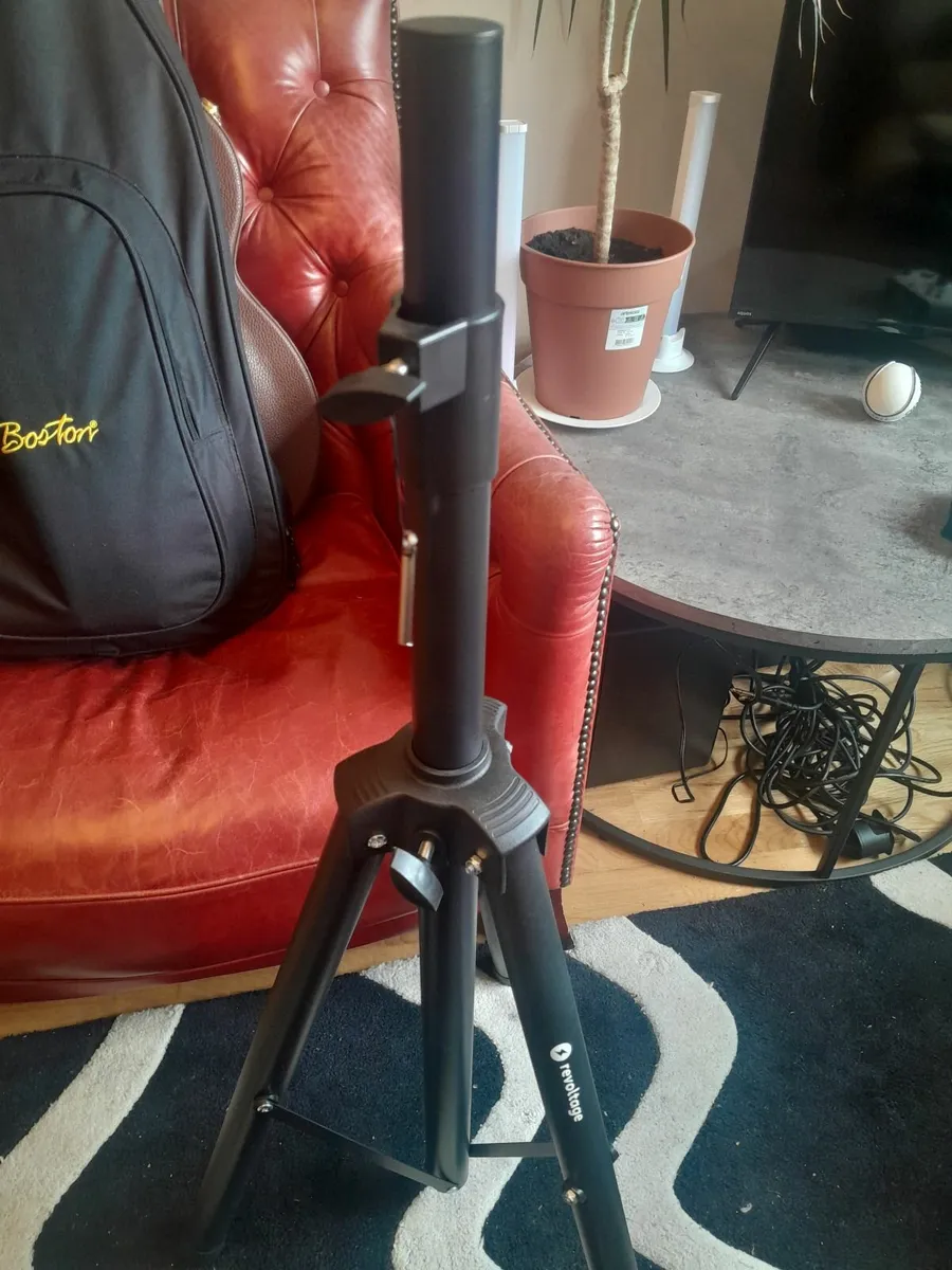 Revoltage SS2025 Telescopic speaker stand - Image 1