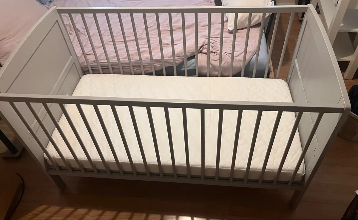 East Coast Hudson Cot Bed with mattress - Image 2
