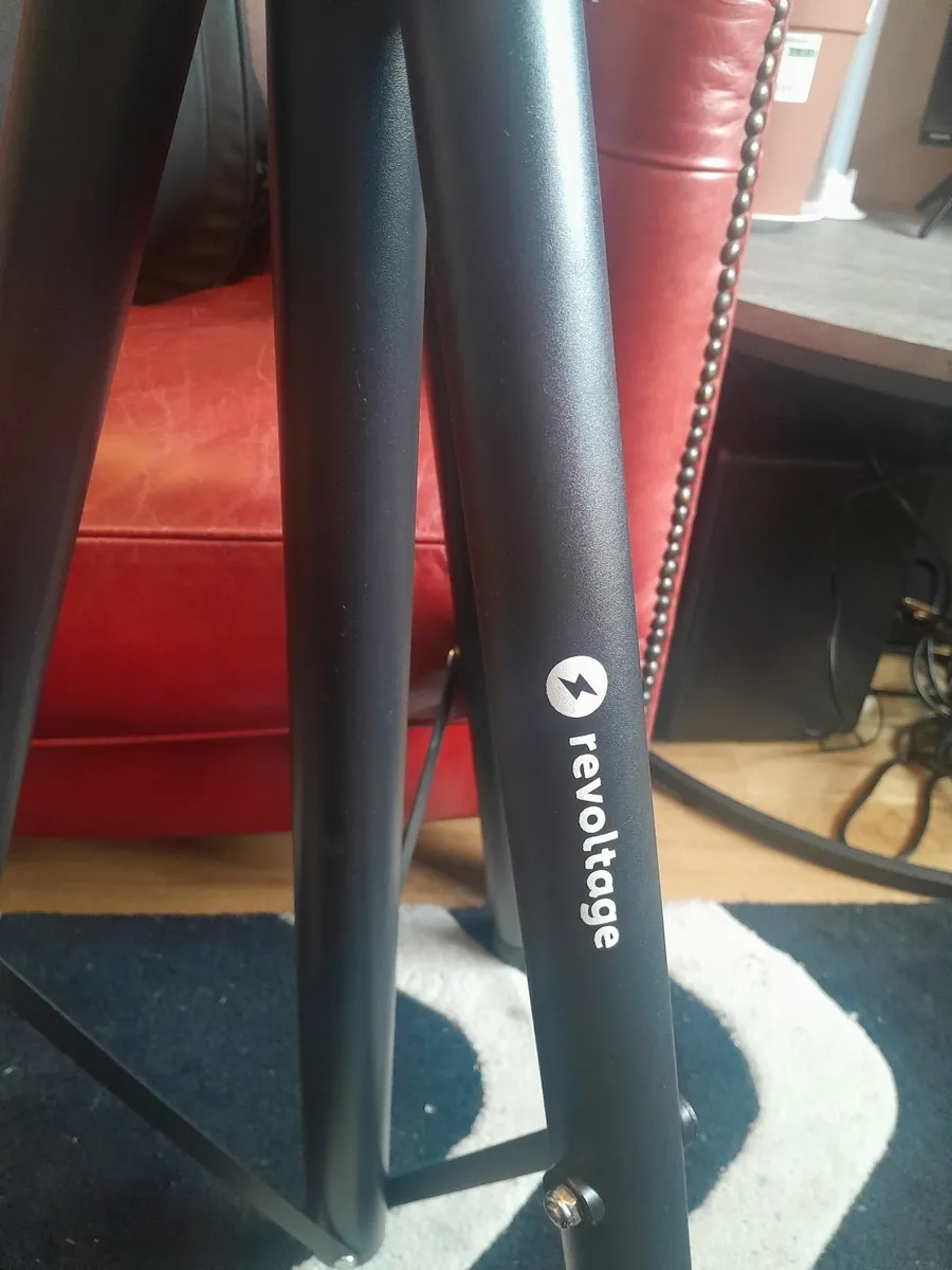 Revoltage SS2025 Telescopic speaker stand - Image 2