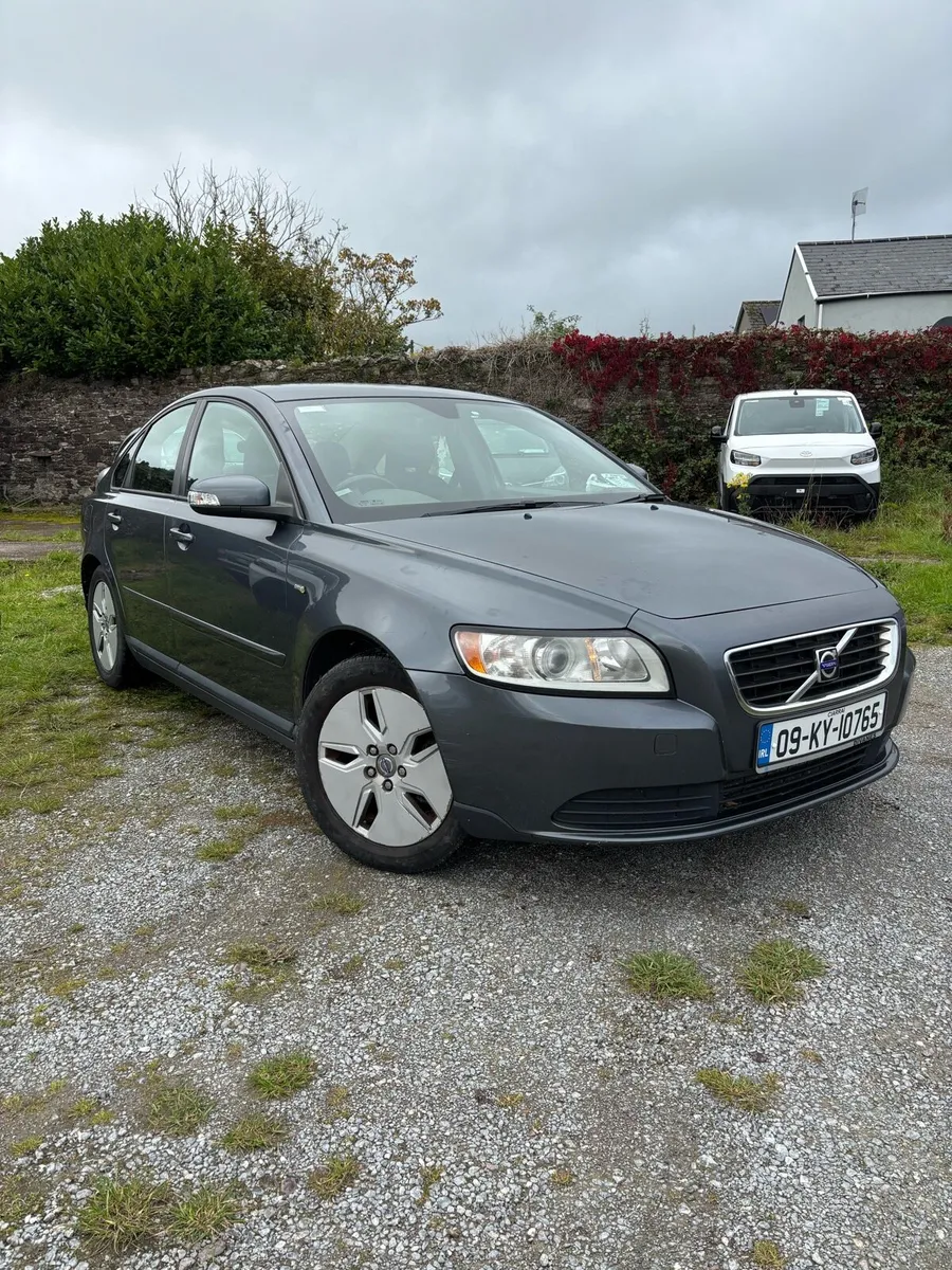 2009 Volvo s40 - Image 1