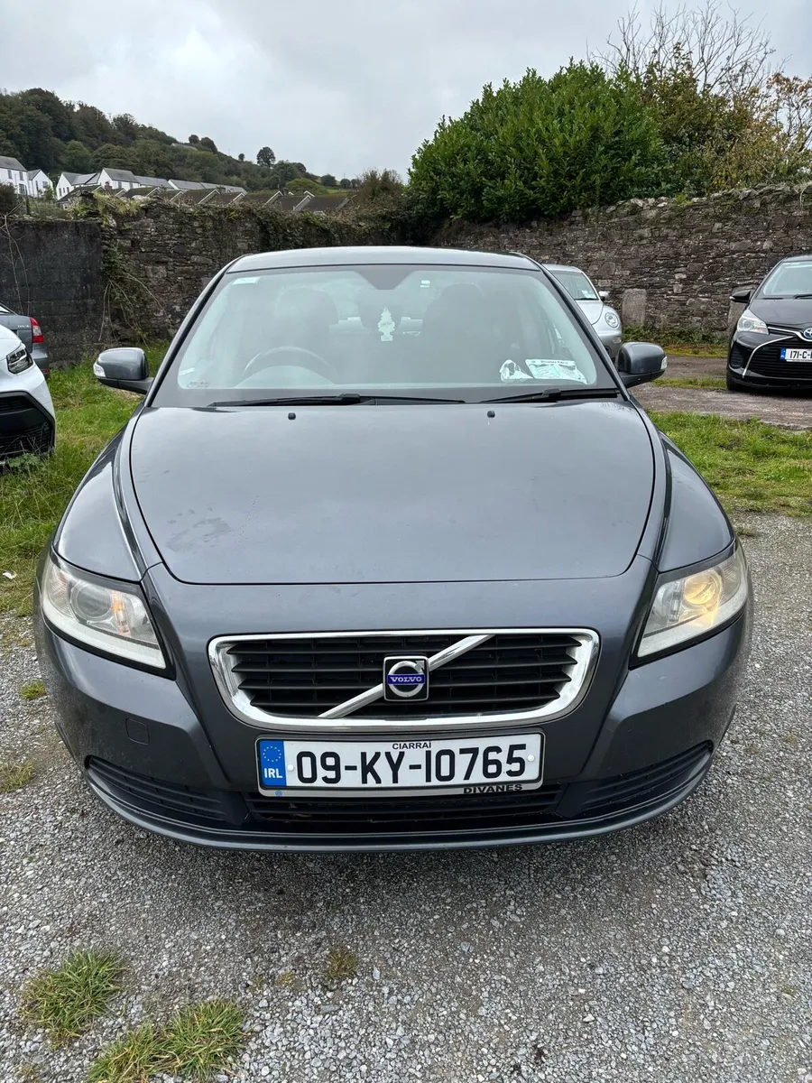 2009 Volvo s40 - Image 2