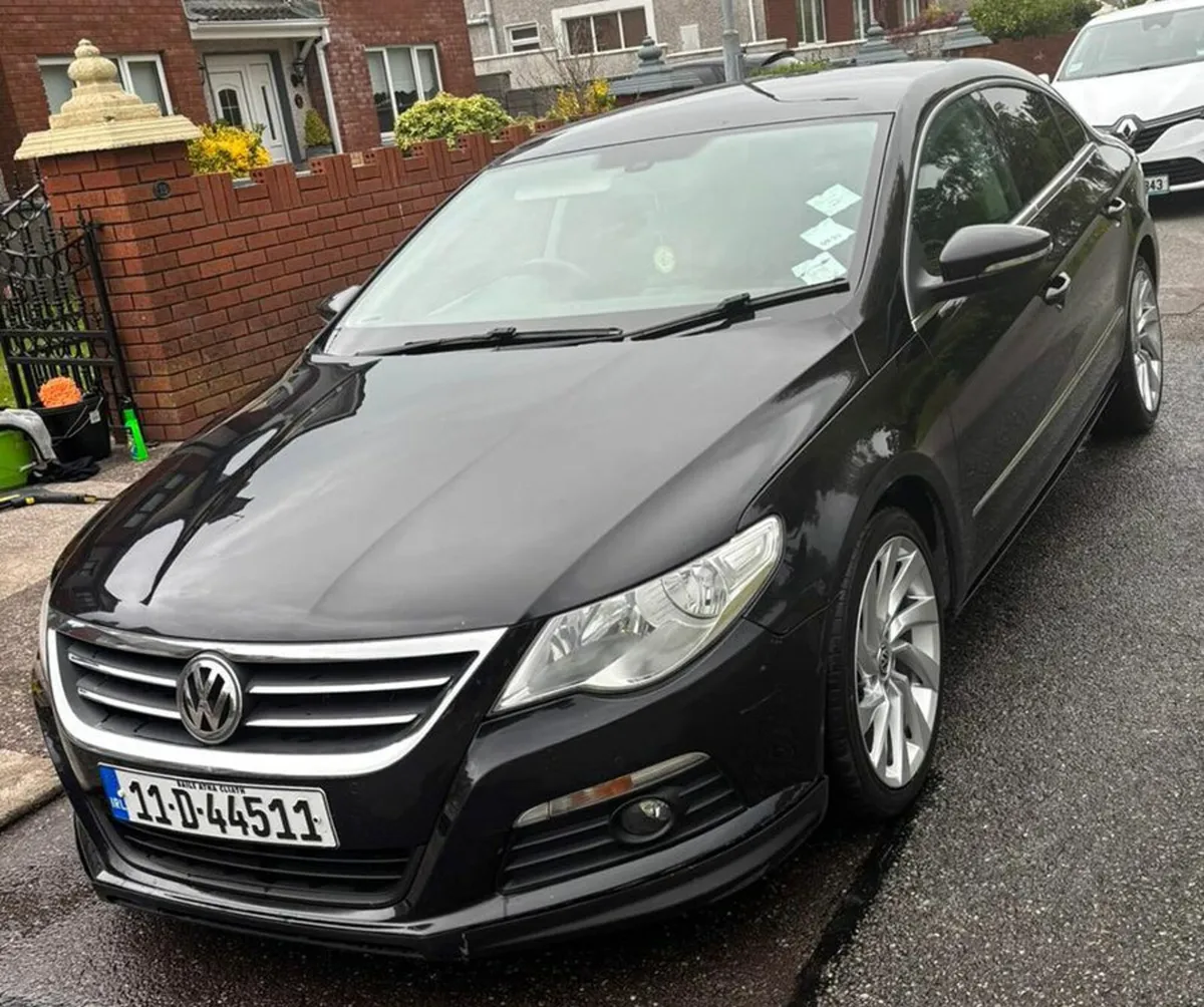 Volkswagen Passat 2011 - Image 2