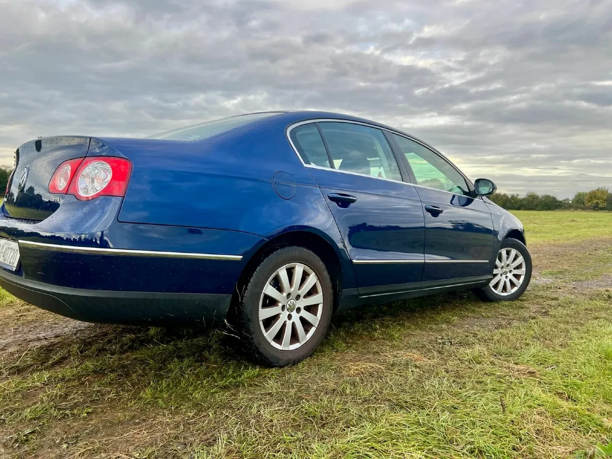 Volkswagen Passat 2008 - Image 2