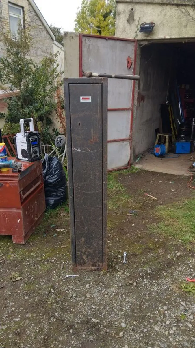 4 gun safe. Cheap - Image 1
