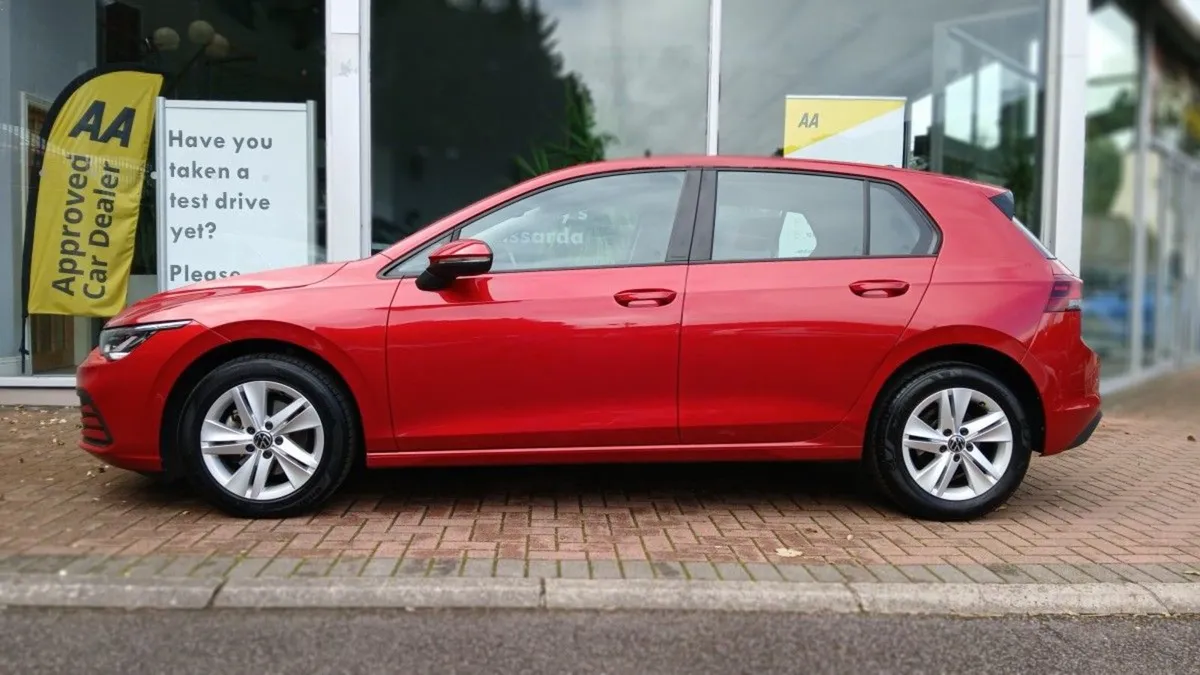 Volkswagen Golf 2.0 TDI 115HP Life  Kings Red  1 - Image 4
