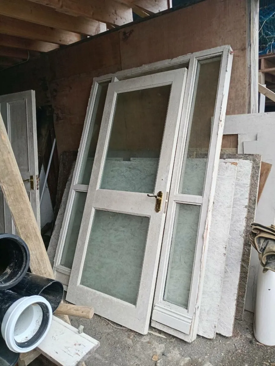 External door - Image 1