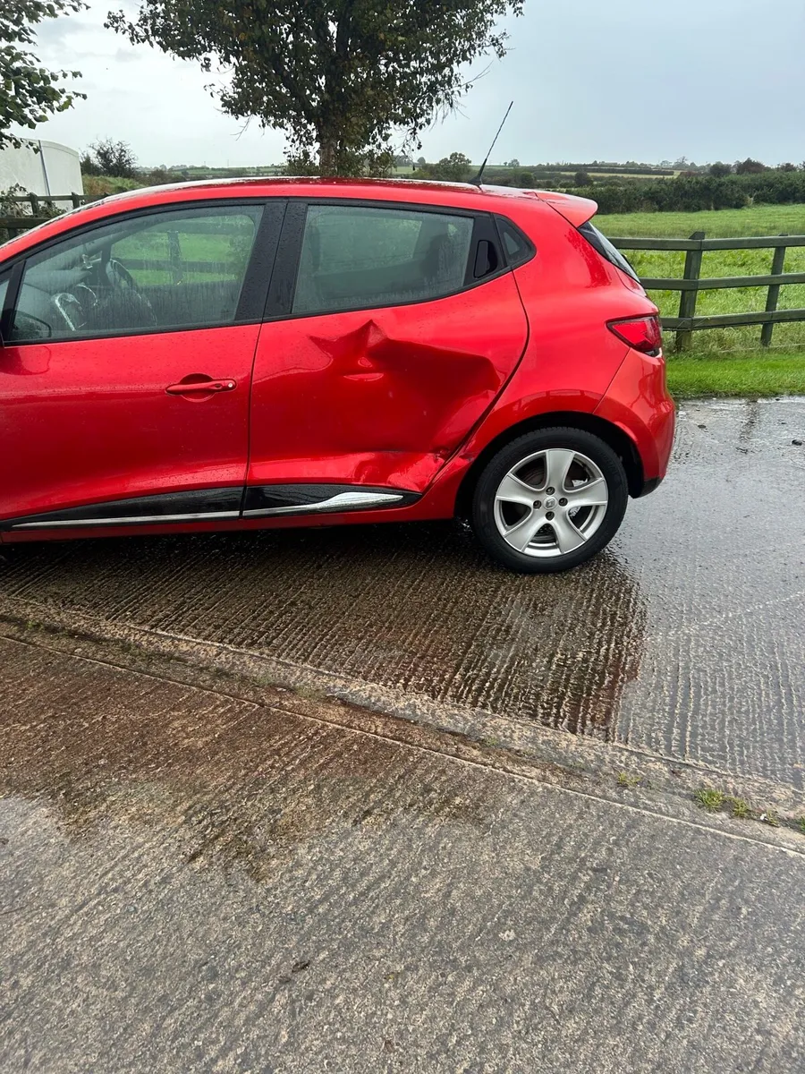 Renault Clio 1.0 Damaged Repairable Manual - Image 2