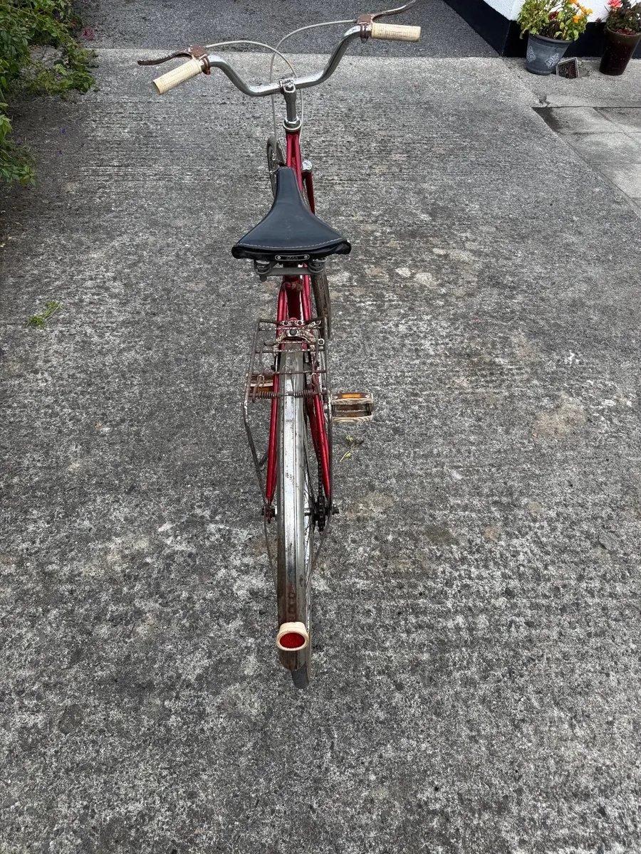 Red Bicycle - ladies frame - Image 3