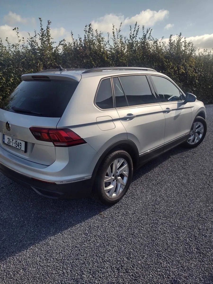 Volkswagen Tiguan 2021 - Image 2