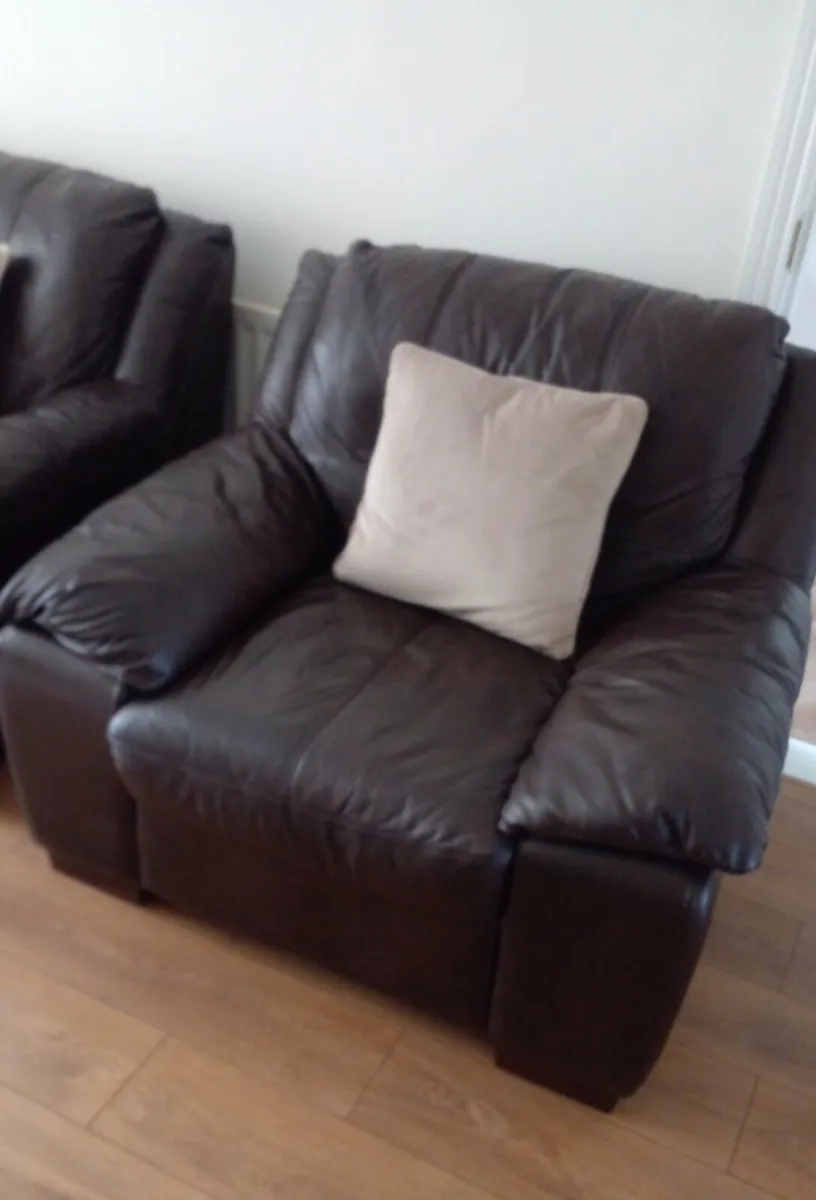 Leather suite - Image 1