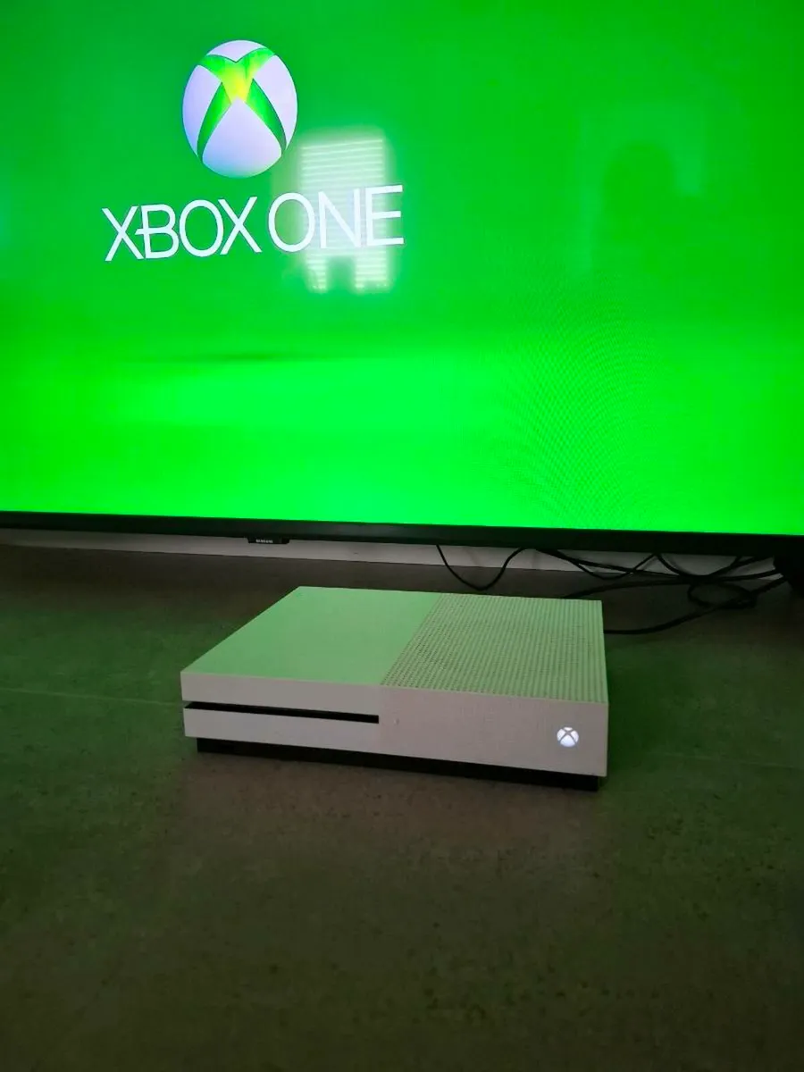 Xbox one S with Xbox series X/S controller - Image 4