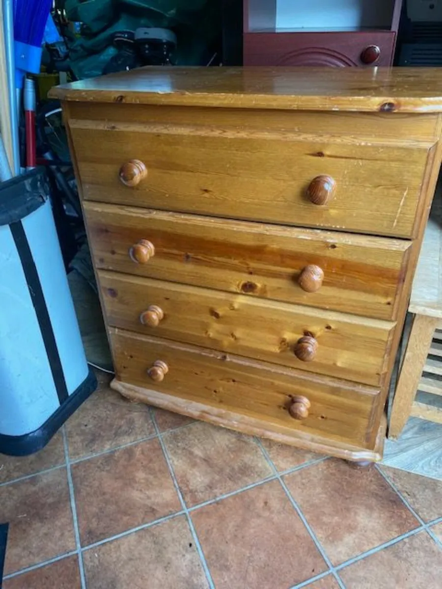 Chest of drawers