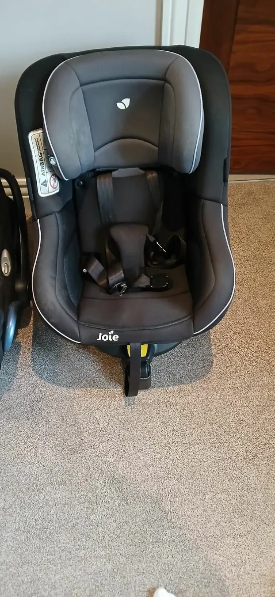 Uppababy vista and car seats - Image 1