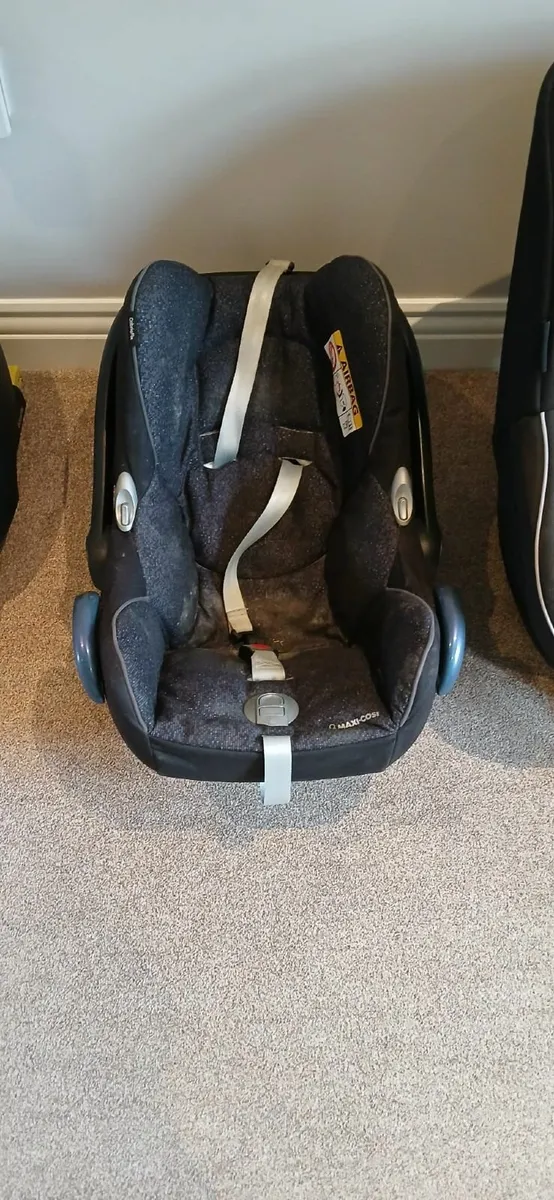 Uppababy vista and car seats - Image 3