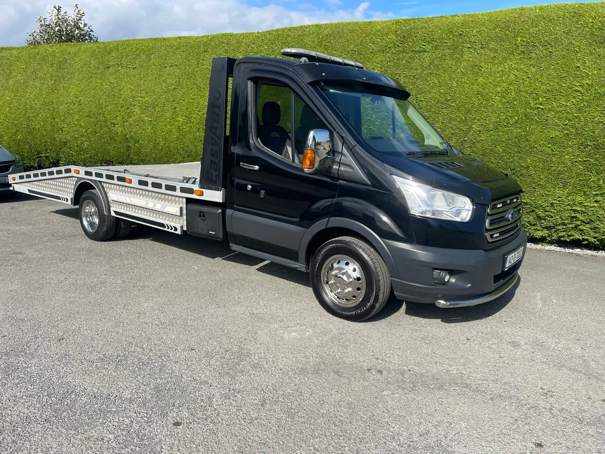 Recovery truck - Image 1