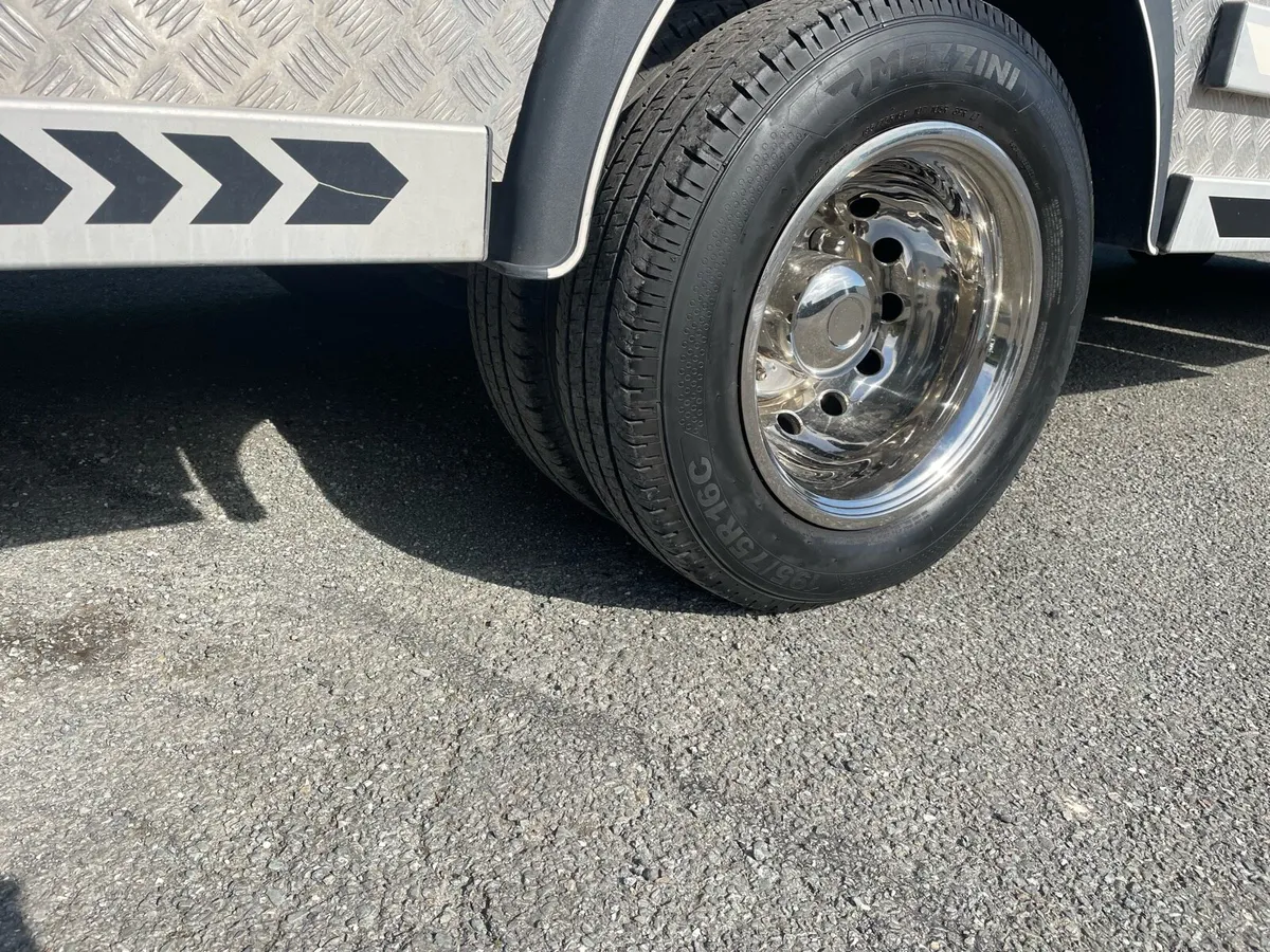 Recovery truck - Image 4