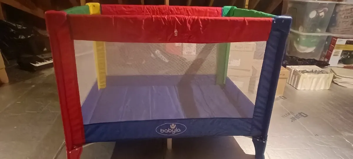 Travel cot - Image 1