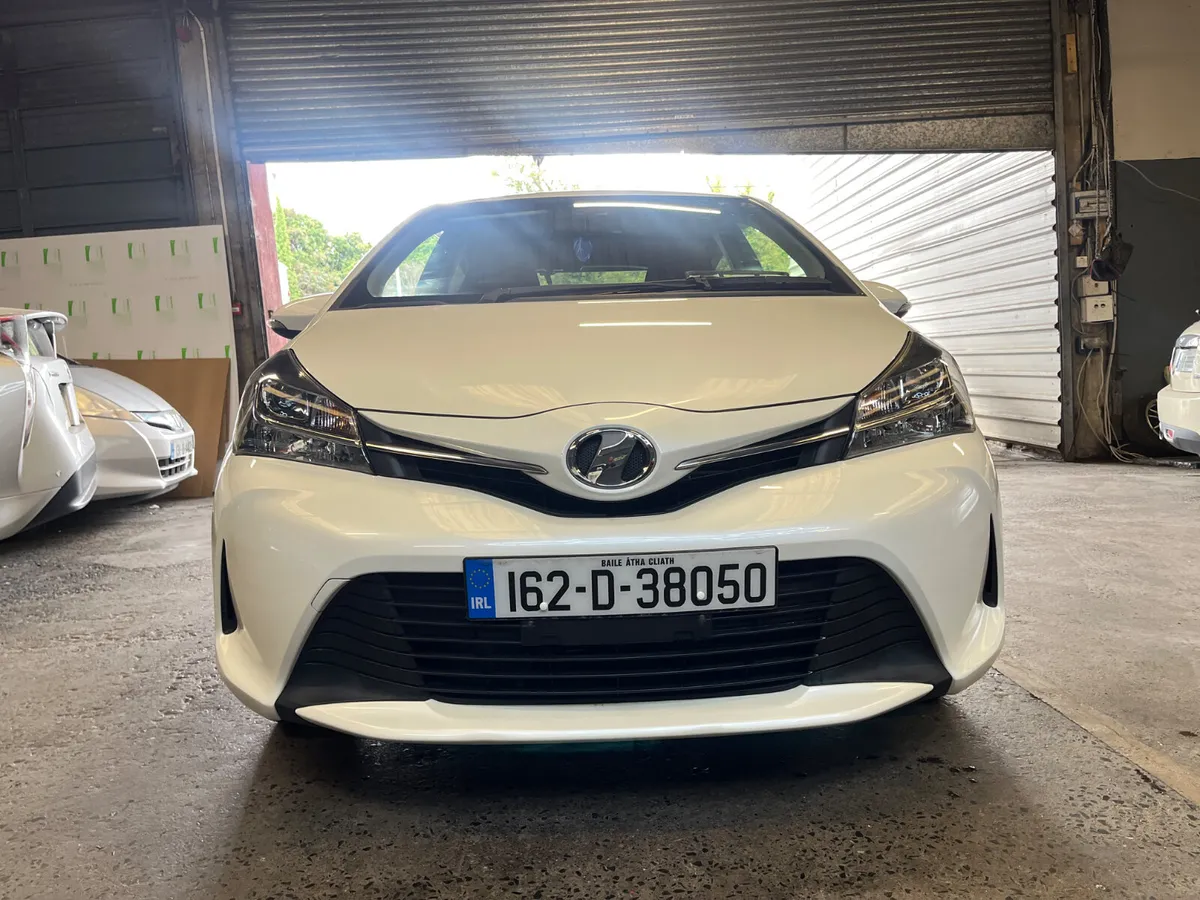 Toyota Vitz 2016 automatic push start - Image 3
