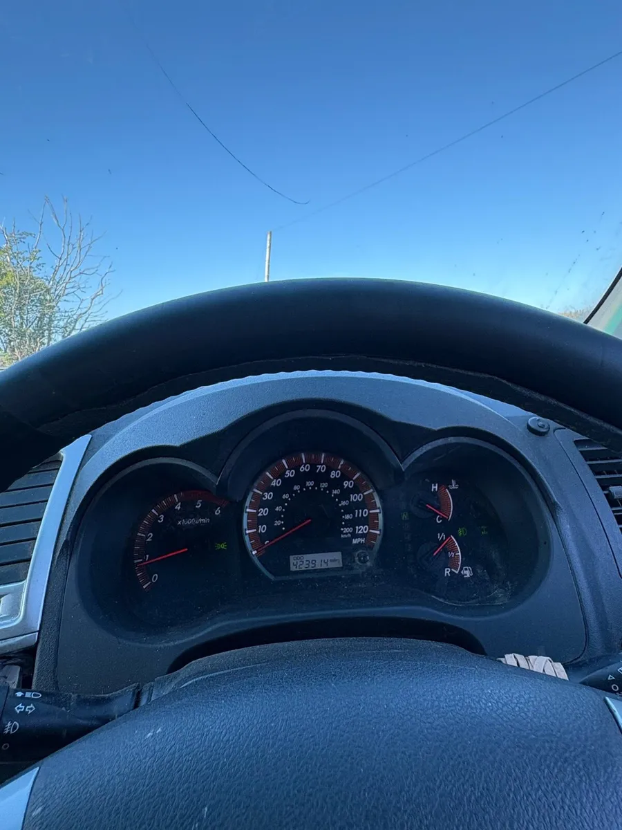 Toyota Hilux 3.0 D4D - Image 1
