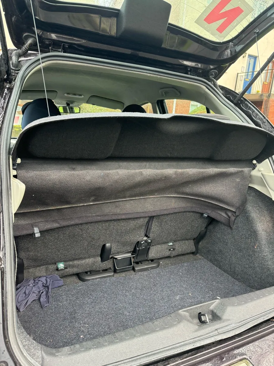 Nissan micra 2010 black/ purple - Image 2