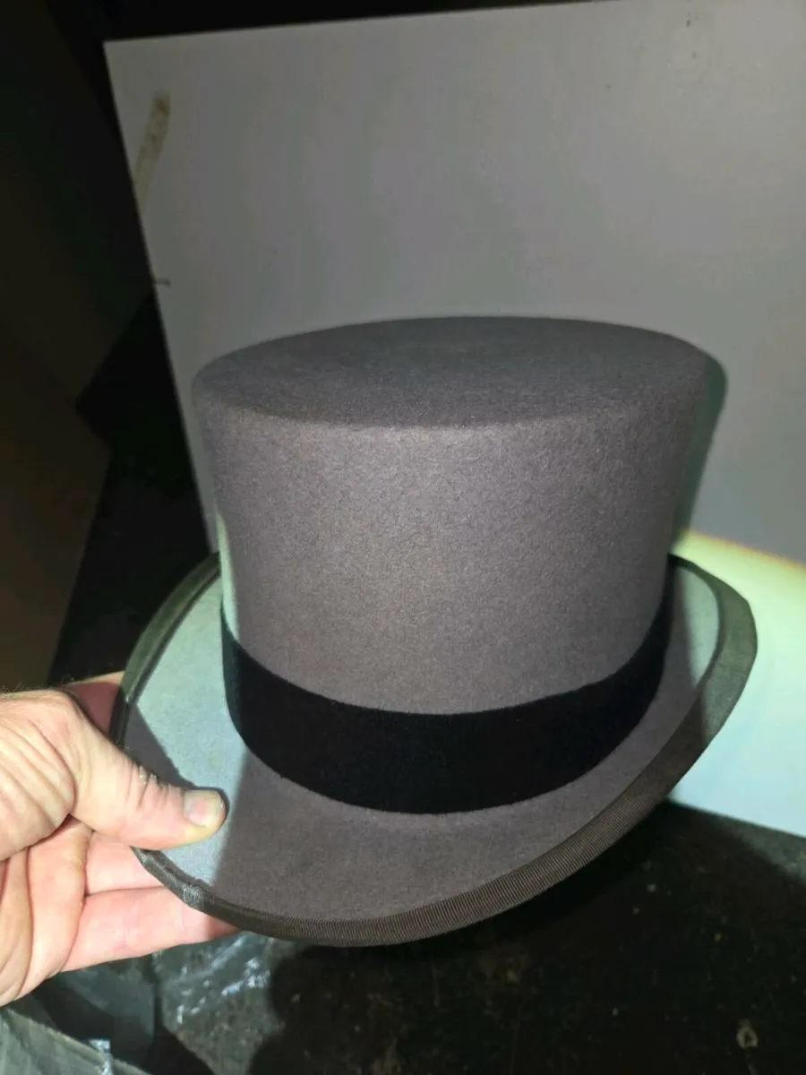 Christy London top hats - Image 1